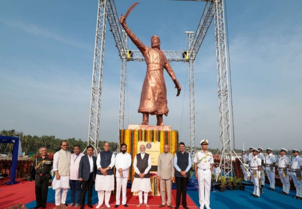 35-foot statue of Shivaji Maharaj collapses in Sindhudurg; oppn slams govt for poor quality of work